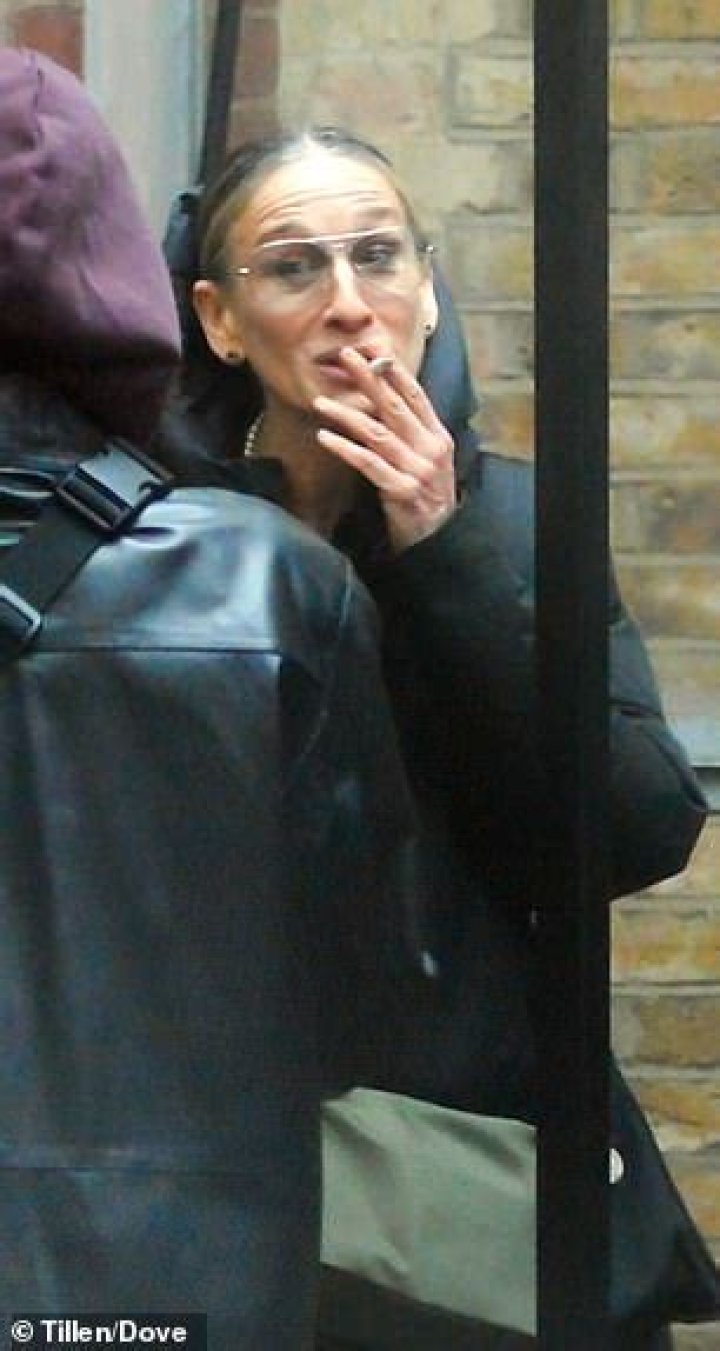 Unveiling Sarah Jessica Parker's Smoking Journey: Discoveries And Insights